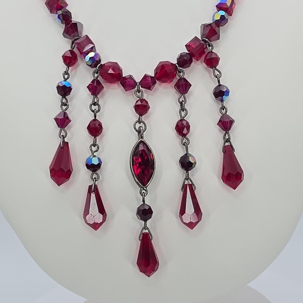 Vtg‎ SWAROVSKI Signed Crystal Necklace Deep Red Gunmetal Gray Bib Swan Mark 20"